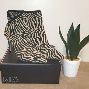 Size 10M MIA heeled booties